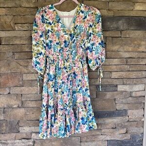 Vibrant Floral V-Neck‎ Dress with Ruffle Hem